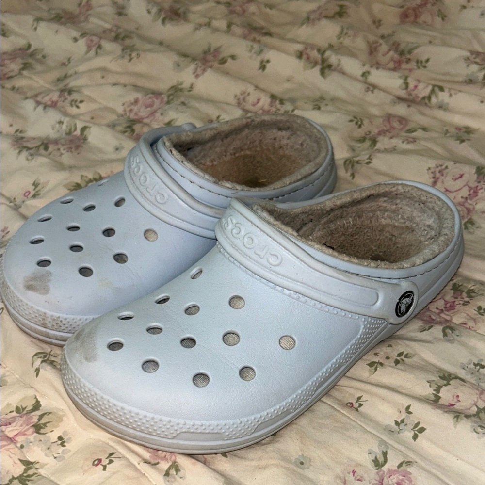 CROCS Women's Light Blue Fuzzy Lined Slippers
